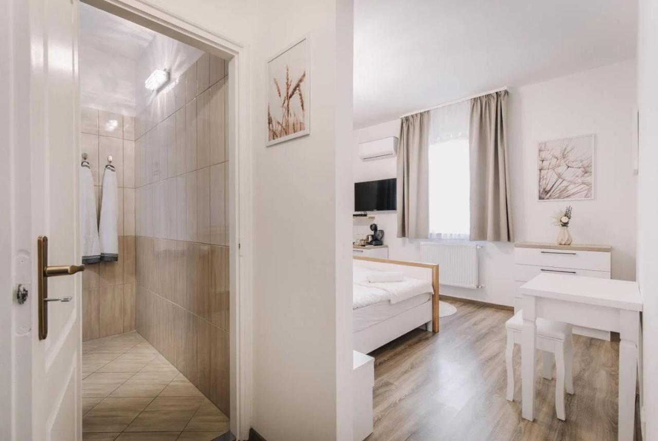 Apartmanhaz Soho غيور المظهر الخارجي الصورة