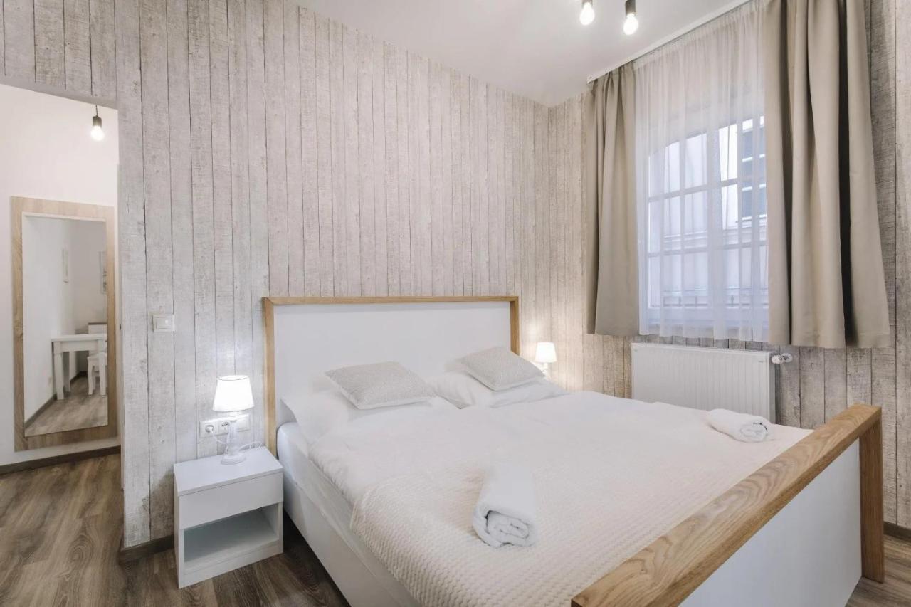 Apartmanhaz Soho غيور المظهر الخارجي الصورة
