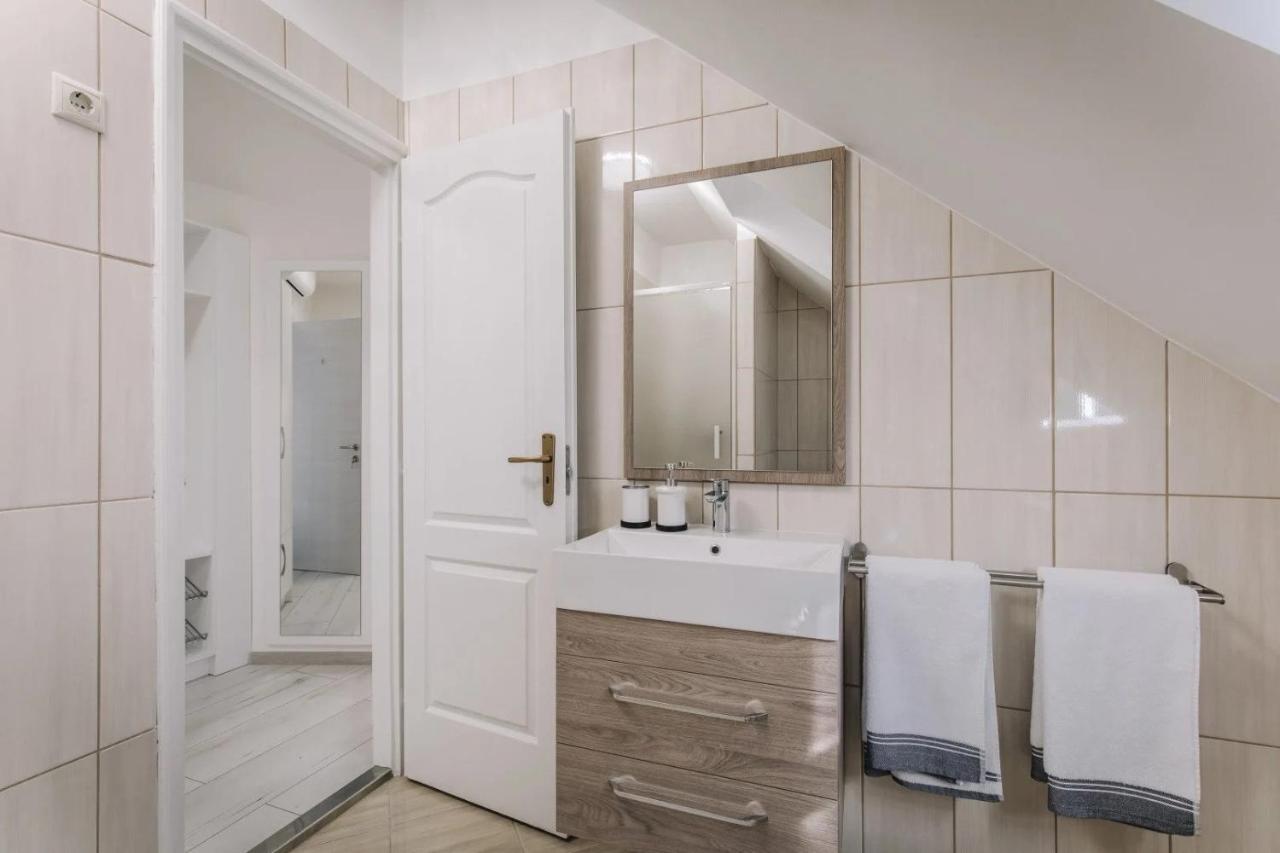Apartmanhaz Soho غيور المظهر الخارجي الصورة