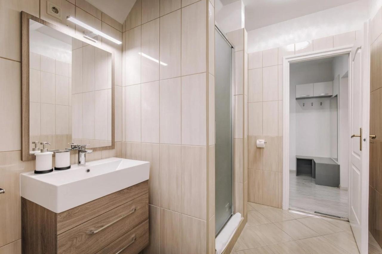 Apartmanhaz Soho غيور المظهر الخارجي الصورة