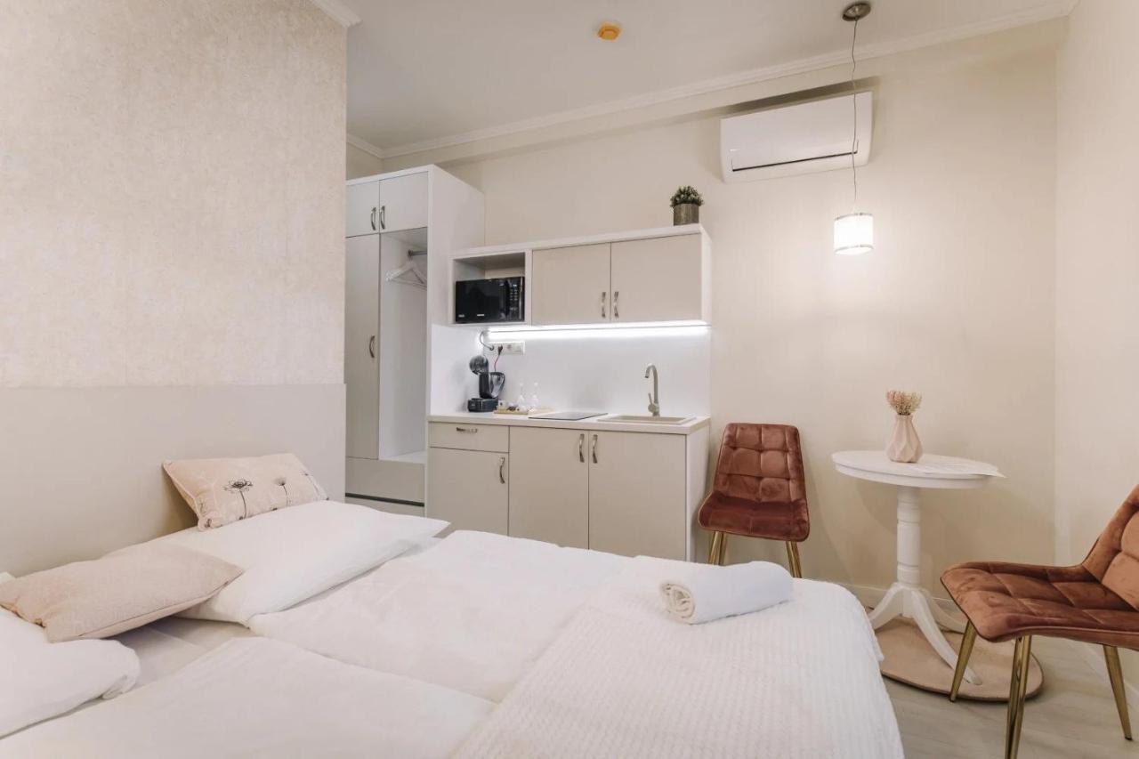 Apartmanhaz Soho غيور المظهر الخارجي الصورة