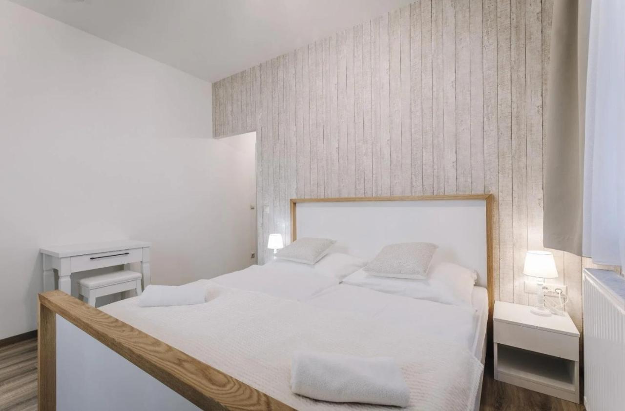 Apartmanhaz Soho غيور المظهر الخارجي الصورة