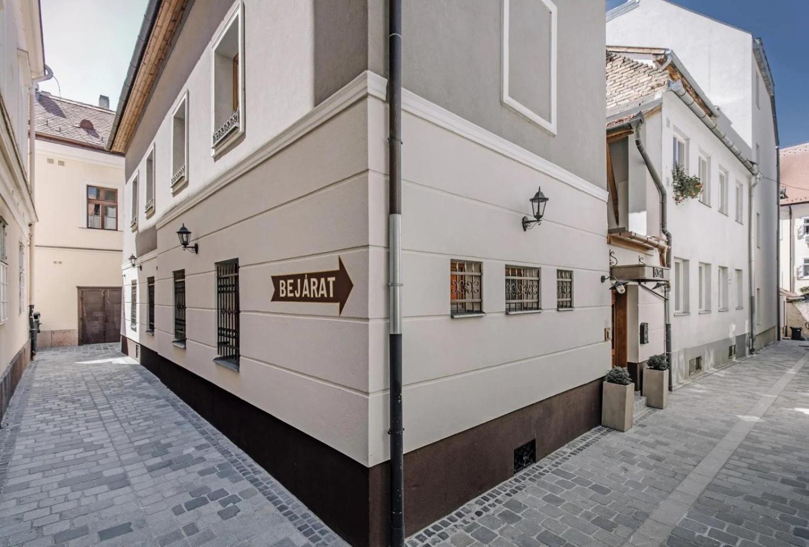 Apartmanhaz Soho غيور المظهر الخارجي الصورة